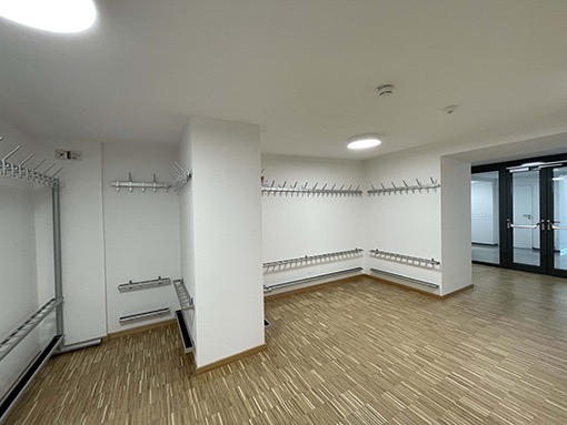 04. 03. 2022 UG / Garderobe