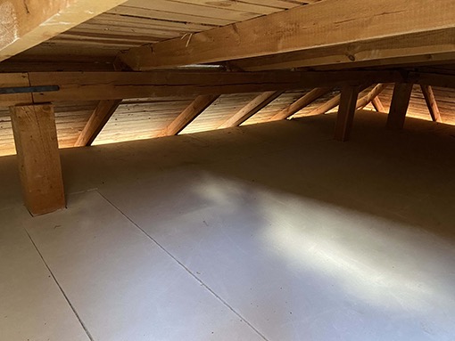 25. 04. 2022 Stiege 18 / Dachbodend&auml;mmung